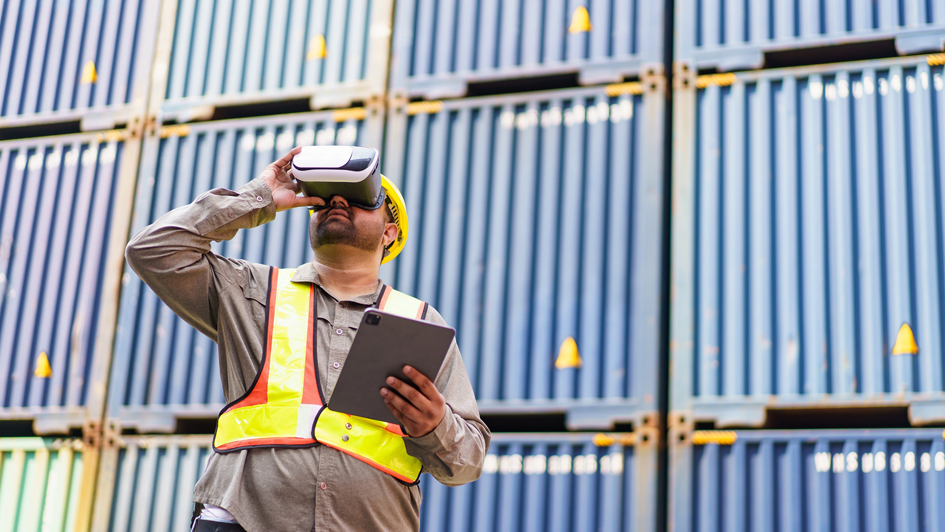 AR and VR Are Transforming Warehouse